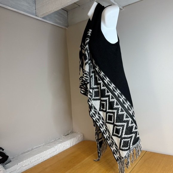Almost Famous Women's Sz Small Black White Cardigan Tunic - Picture 3 of 7